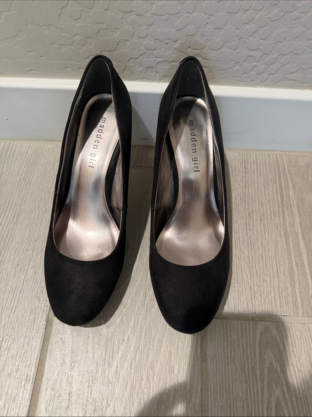 Madden Girl Black Rounded Toe Suede Pumps